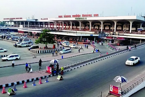 শাহজালাল বিমানবন্দরে জুতা–প্যান্ট–শার্টে লুকানো ১৫টি মোবাইল উদ্ধার শাহজালাল বিমানবন্দরে জুতা–প্যান্ট–শার্টে লুকানো ১৫টি মোবাইল