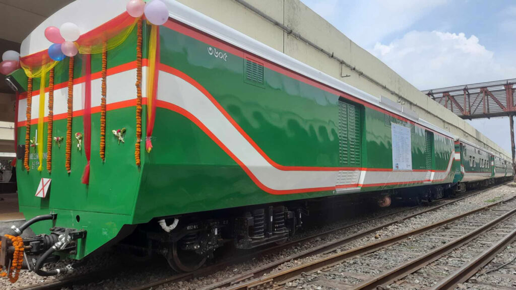 রেলের লাগেজ ভ্যান কেনাকাটায় ৩৫৮ কোটি টাকার অপচয়: সাবেক ডিজি শামসুজ্জামানসহ ৬ জনের বিরুদ্ধে দুদকের মামলা