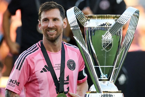 দ্বিতীয়বার টানা সেরা খেলোয়াড় মেসি দ্বিতীয়বার টানা সেরা খেলোয়াড় মেসি