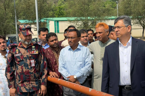 টেকনাফ স্থলবন্দর পরিদর্শনে স্বরাষ্ট্রমন্ত্রী