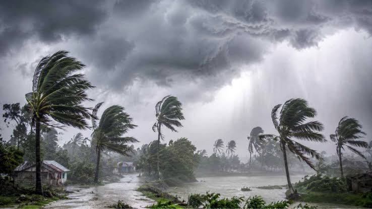 দুপুরের মধ্যে ১১ জেলায় ঝড়ের আভাস, সতর্কবার্তা