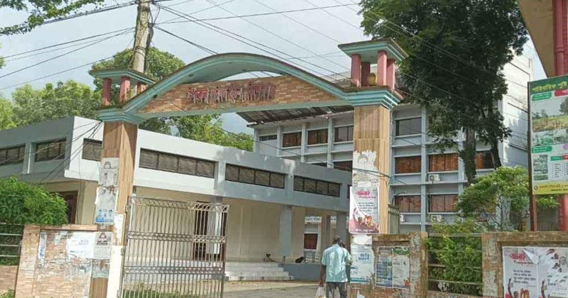 চিলমারীতে ব্যাডমিন্টন খেলার মাঠে ইউএনওকে হামলা