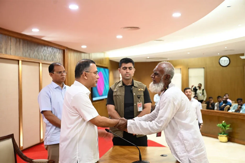 গুম-খুন ও শহীদ পরিবারের সদস্যদের নিয়োগপত্র দিলেন প্রধানমন্ত্রী