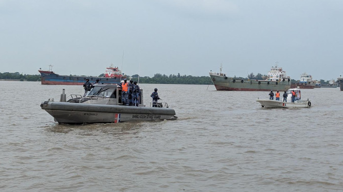 মা ইলিশ রক্ষায় কঠোর অবস্থানে কোস্ট গার্ড